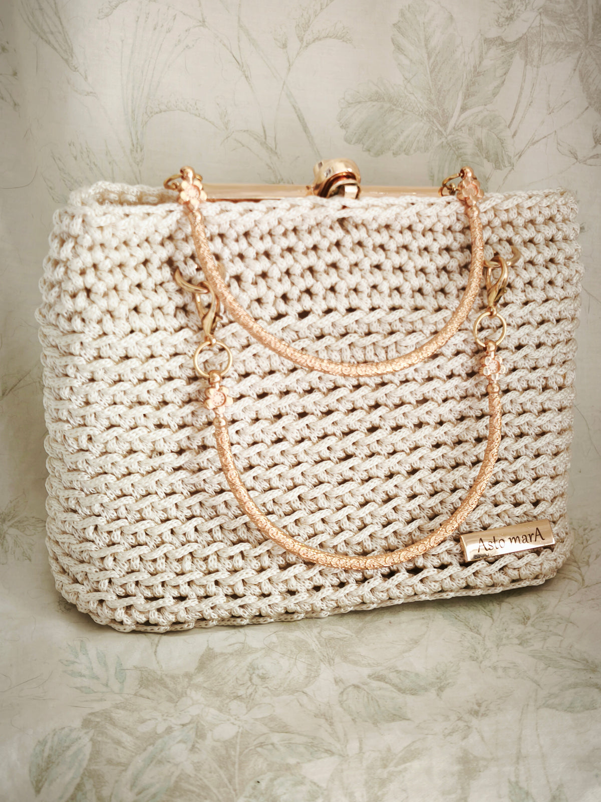 Cream golden handbag clutch