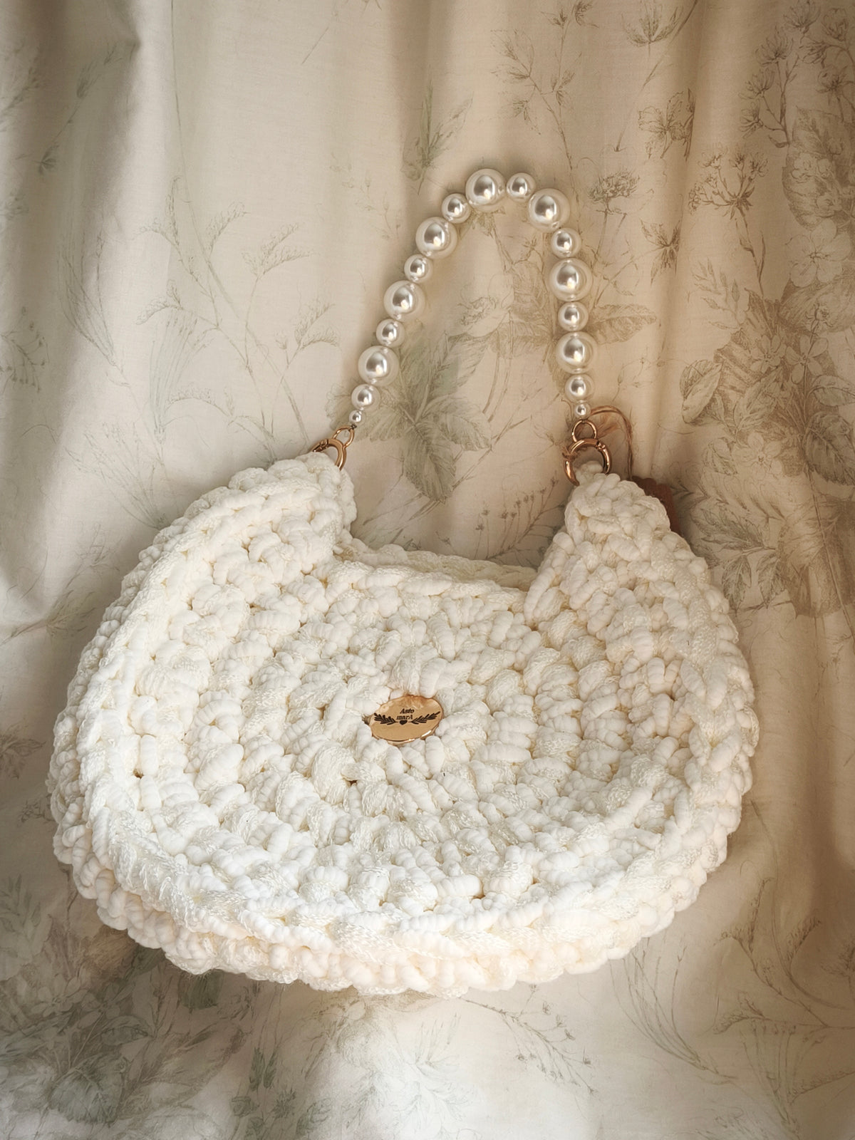 Round white handbag