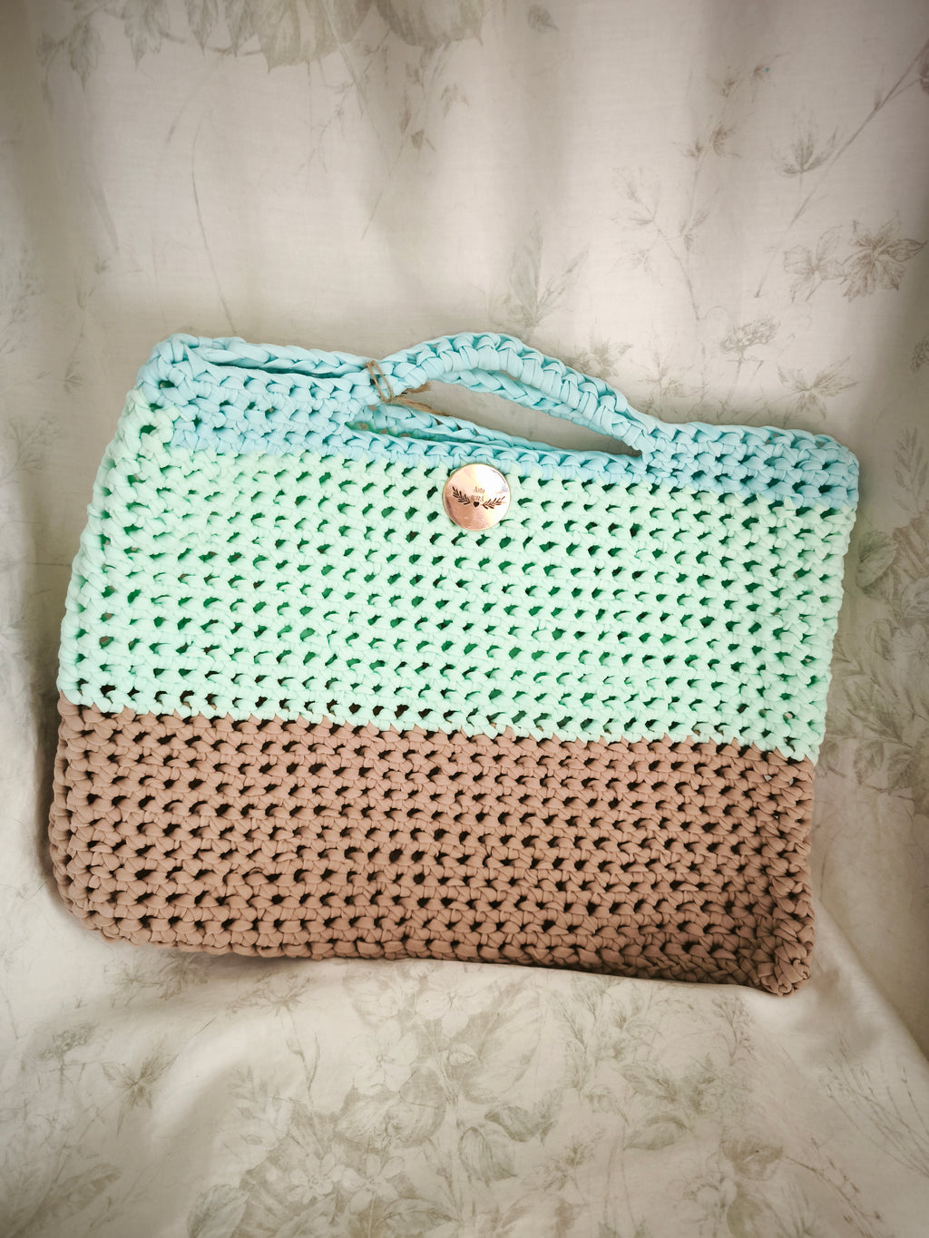 Larger beach bag blues'