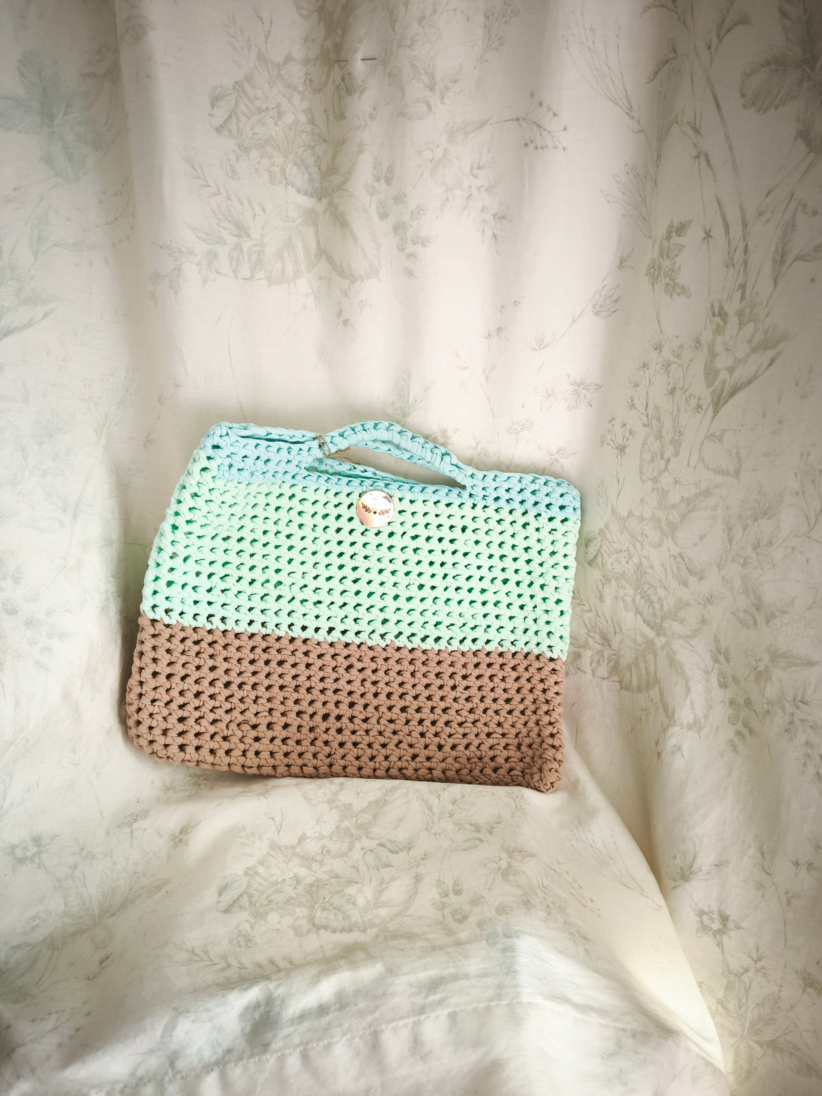 Larger beach bag blues'