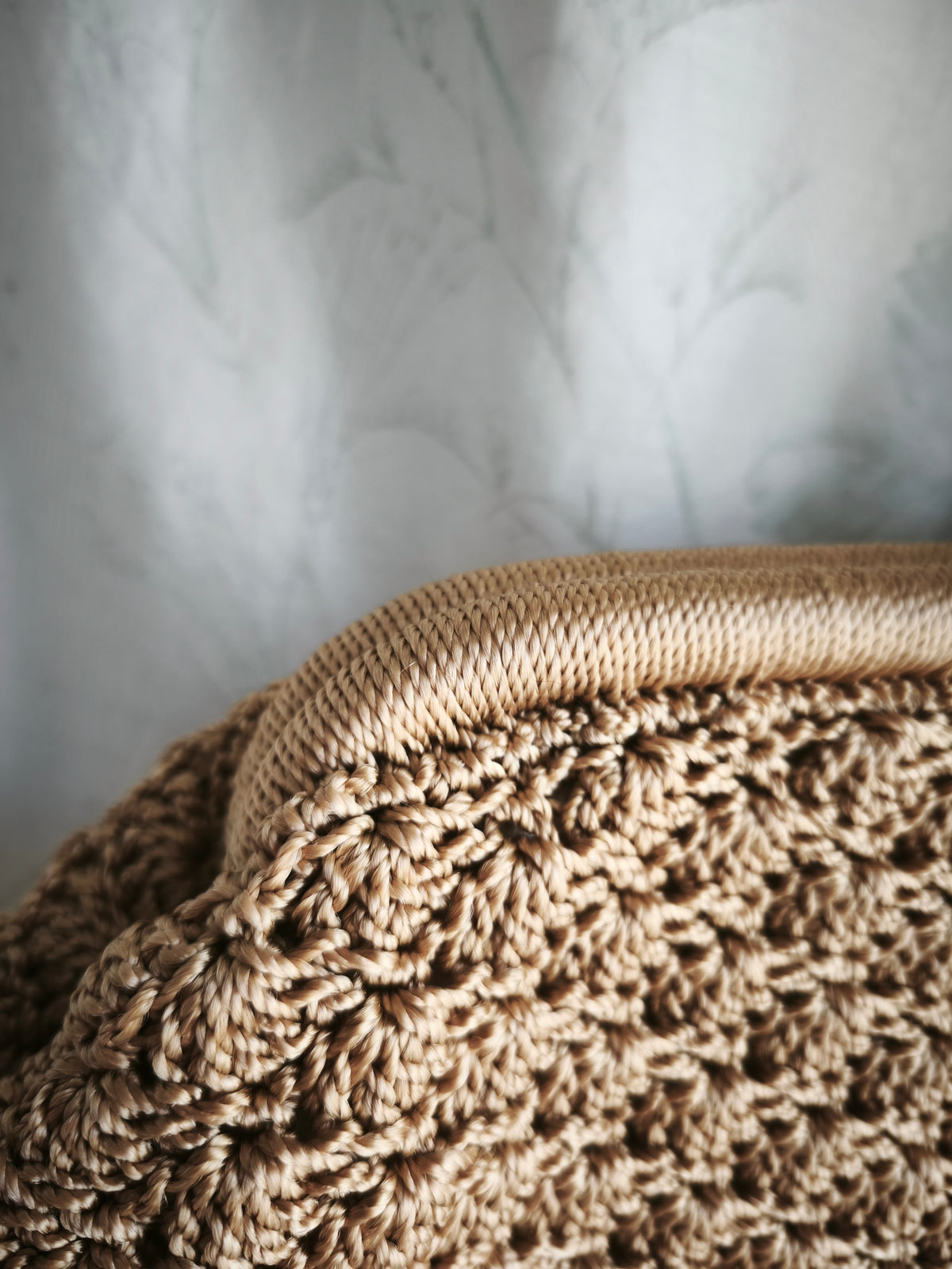 Gold shell clutch