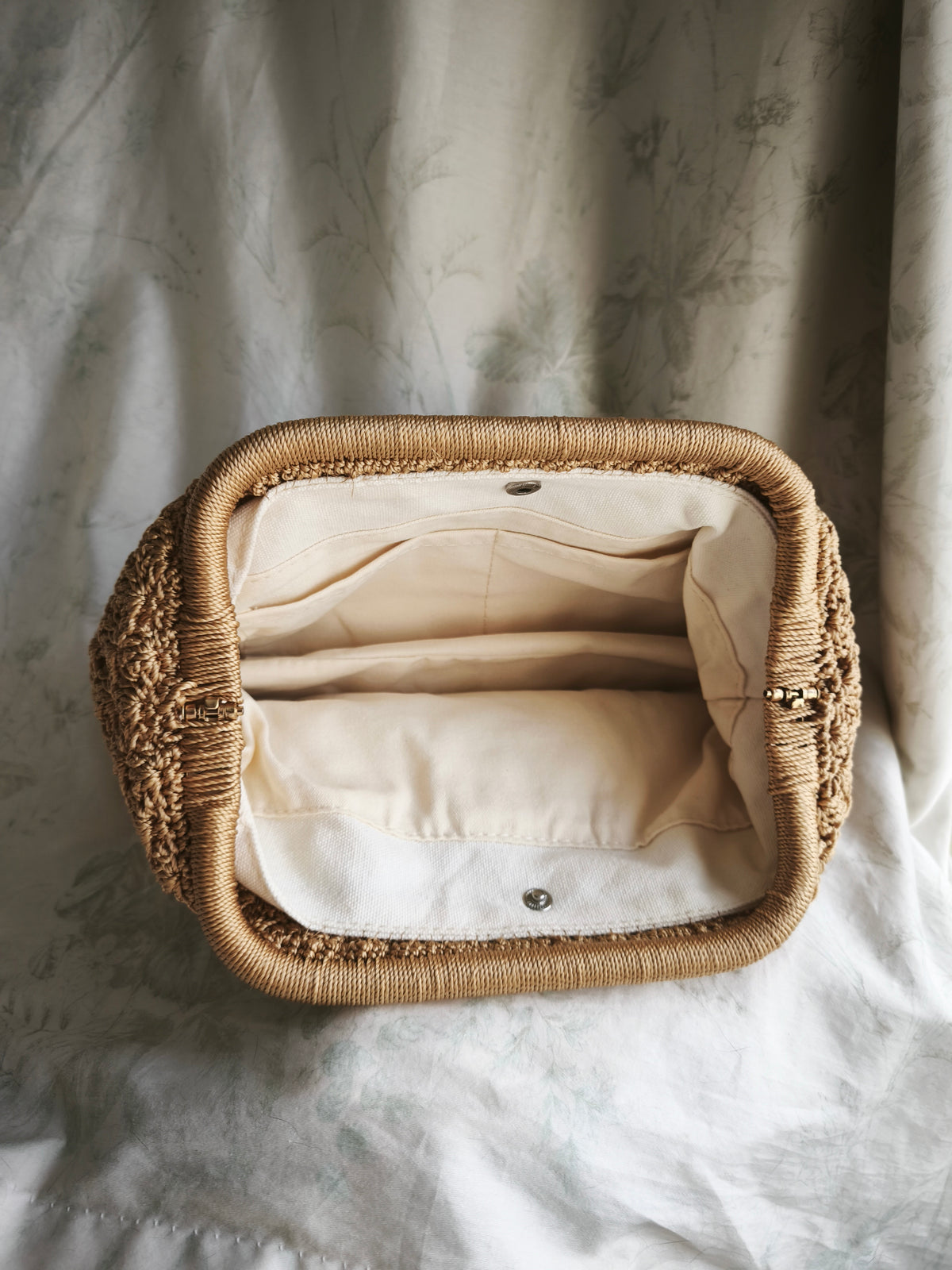 Gold shell clutch